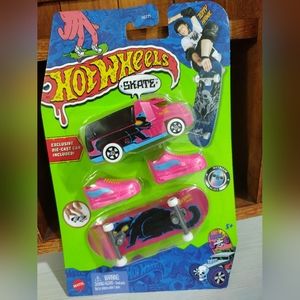 Hot Wheels Skate Tony Hawk Exclusive Car & Board Rapid Response Fingerboard NEW